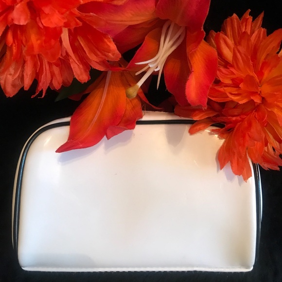 Yves Saint Laurent Handbags - Yves Saint Laurent Beauty Bag